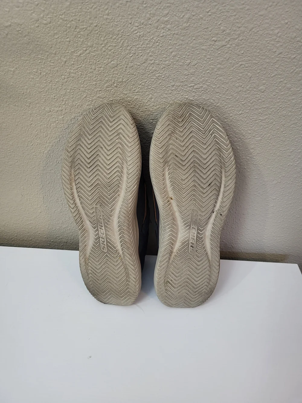 Sketchers Wide Fit Air Cooled Memory Foam Men’s Casual Shoes Size 10.5